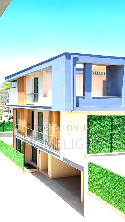 5bdrm Villa in Lavington for sale - Image 1