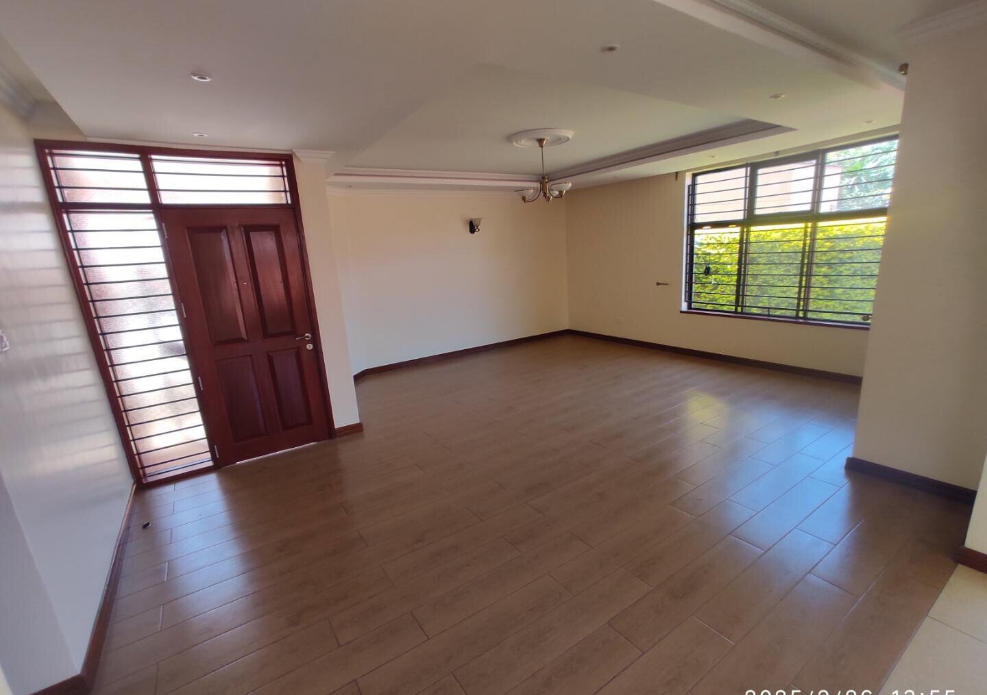5-Ensuite Townhouse with DSQ & 12,000L Water Tank - Lavington