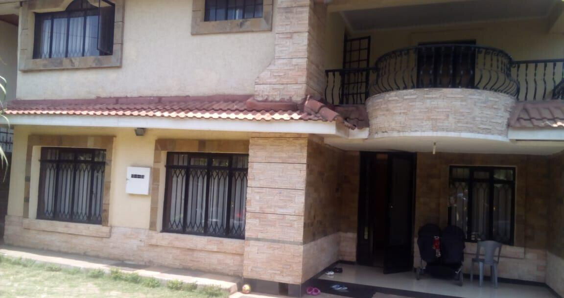 4-Ensuite Townhouse with Fireplace & DSQ - Lavington