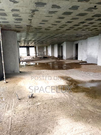 Airy 1100sqft Shop Space in a Grade a Office - Image 2