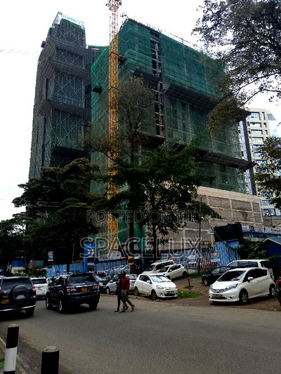 Airy 1100sqft Shop Space in a Grade a Office - Image 1