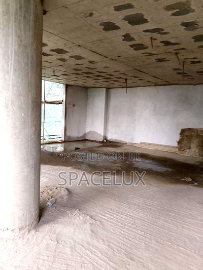 Airy 1100sqft Shop Space in a Grade a Office - Image 6