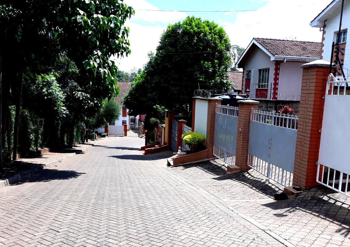 4-Ensuite Townhouse with Flat Garden & Study - Lavington
