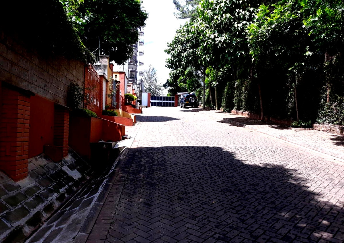 4-Ensuite Townhouse with Flat Garden & Study - Lavington