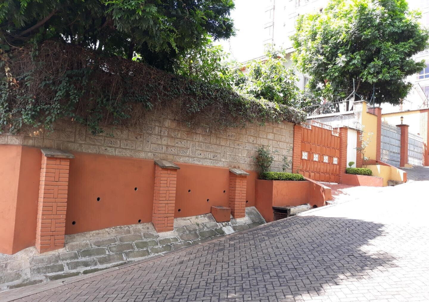 4-Ensuite Townhouse with Flat Garden & Study - Lavington