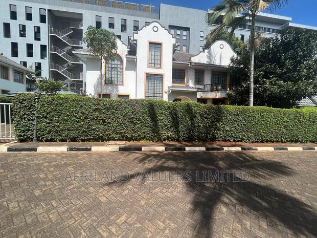 4bdrm Villa in Mugumo Villa, Valley Arcade for rent