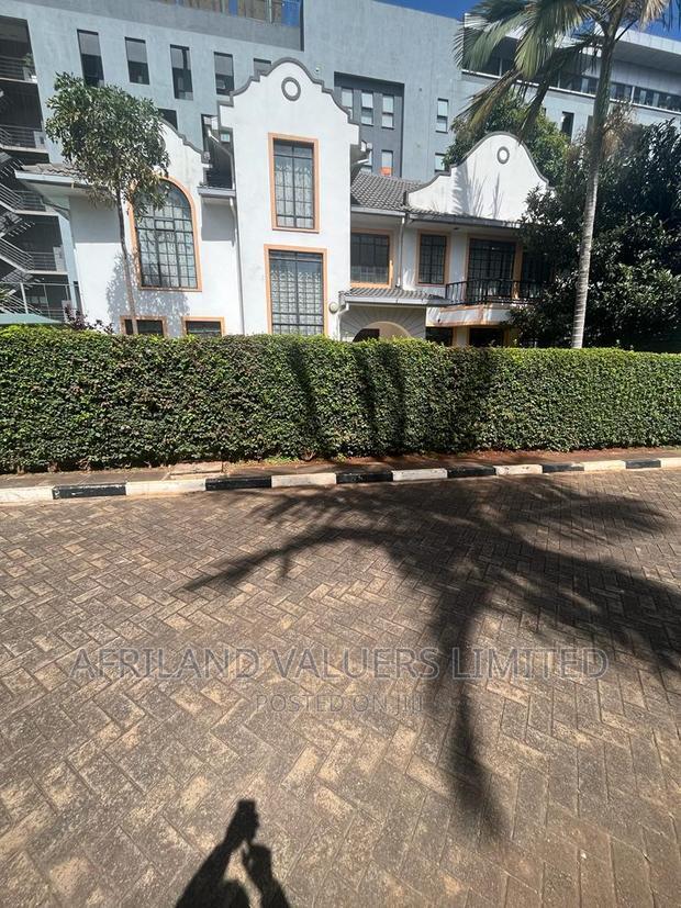 4bdrm Villa in Mugumo Villa, Valley Arcade for rent