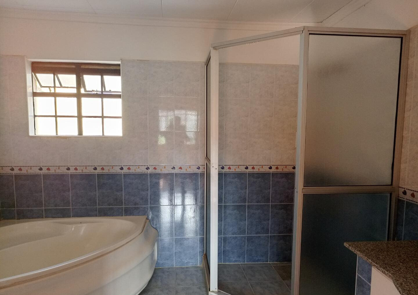 4-Ensuite Townhouse with Hot Tub & DSQ - Spring Valley