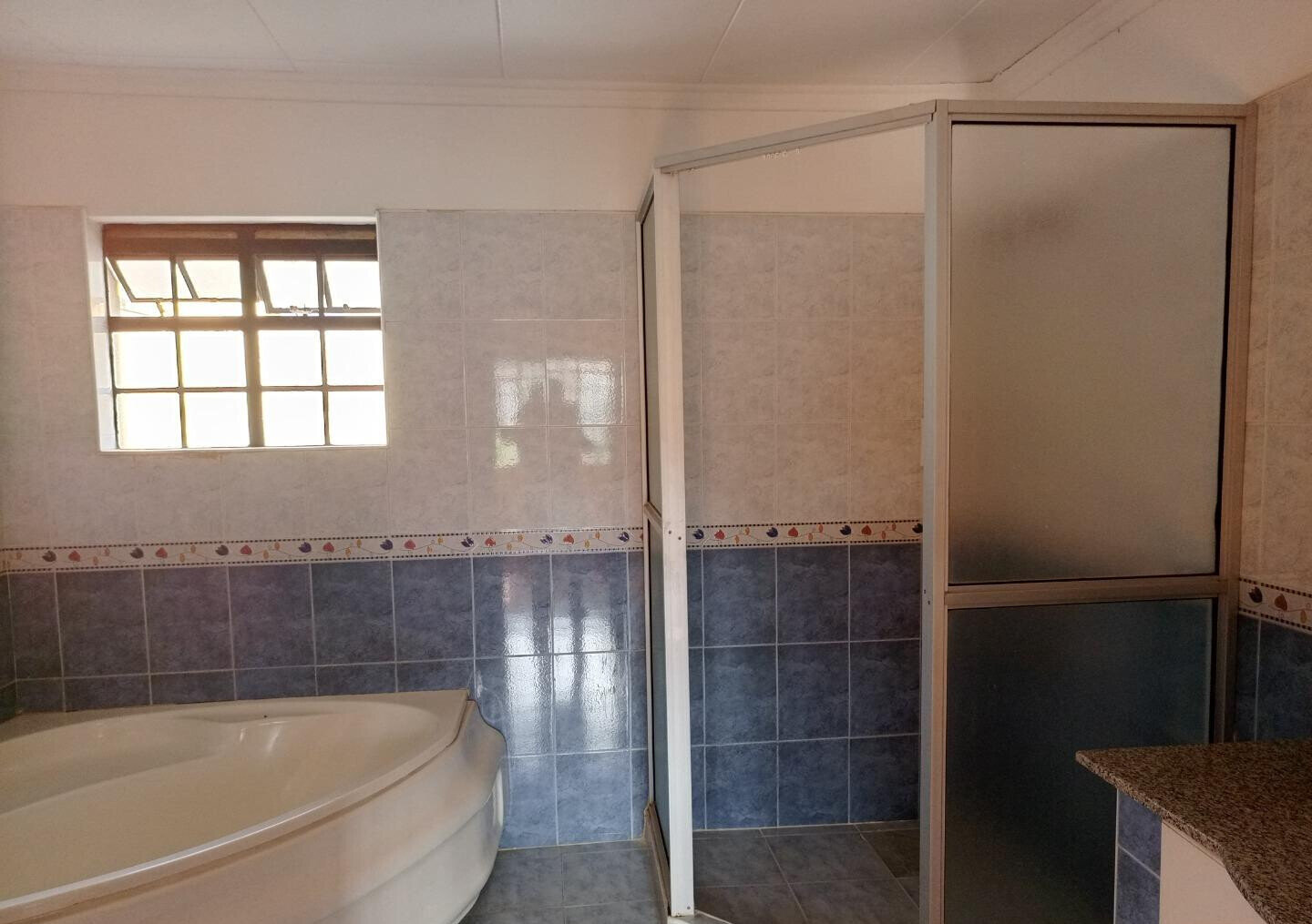 4-Ensuite Townhouse with Hot Tub & DSQ - Spring Valley