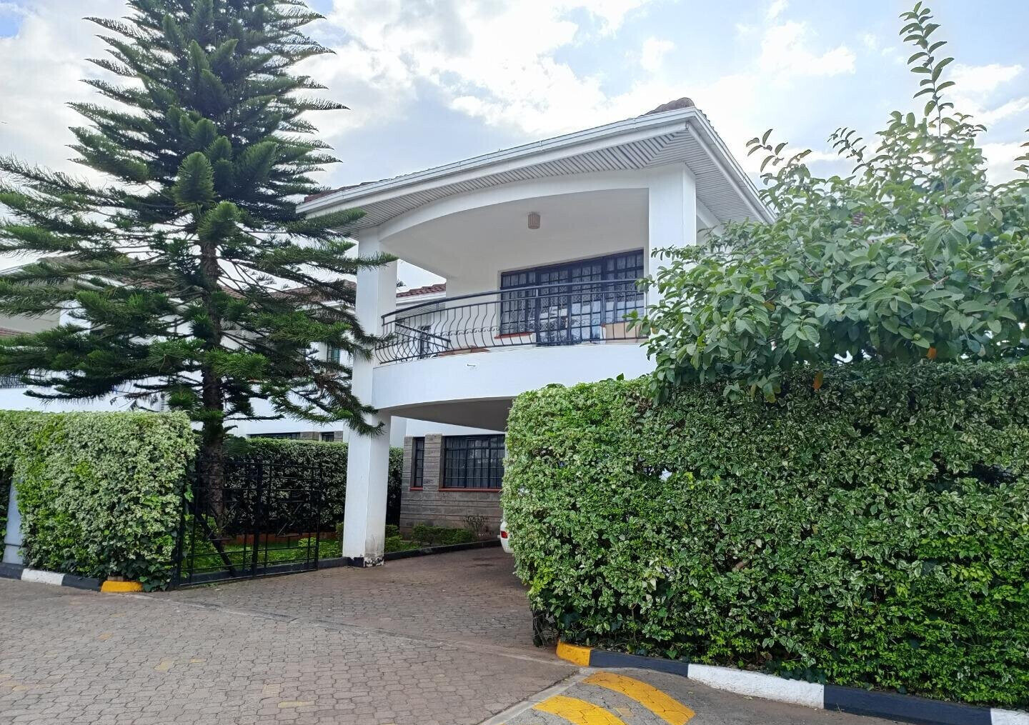 4-Ensuite Townhouse with Hot Tub & DSQ - Spring Valley