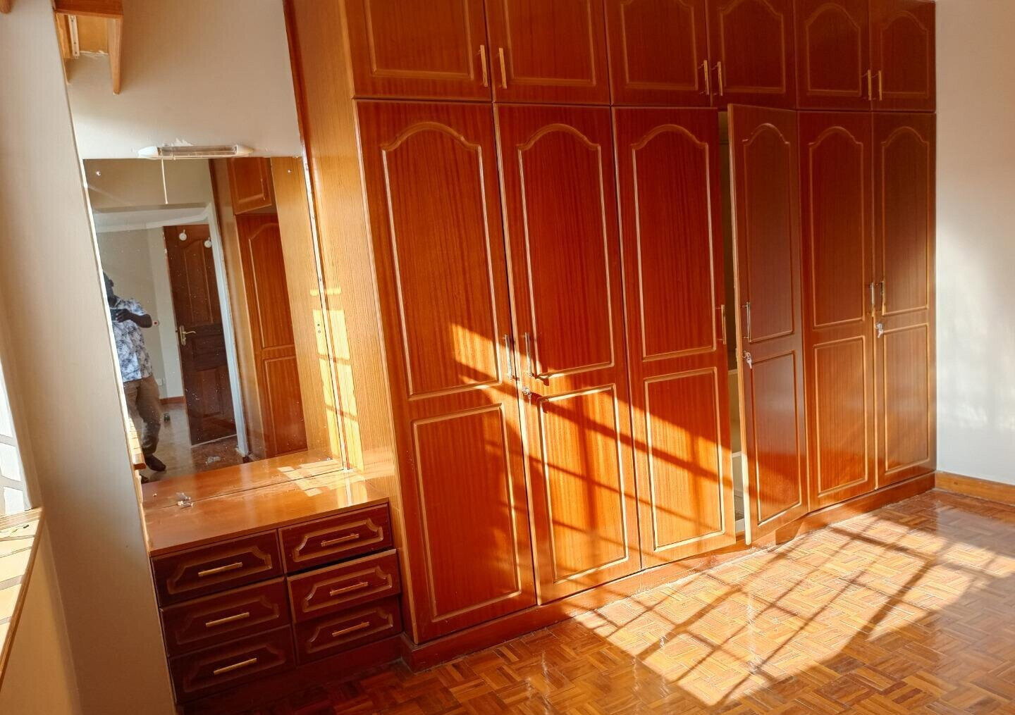 4-Ensuite Townhouse with Hot Tub & DSQ - Spring Valley