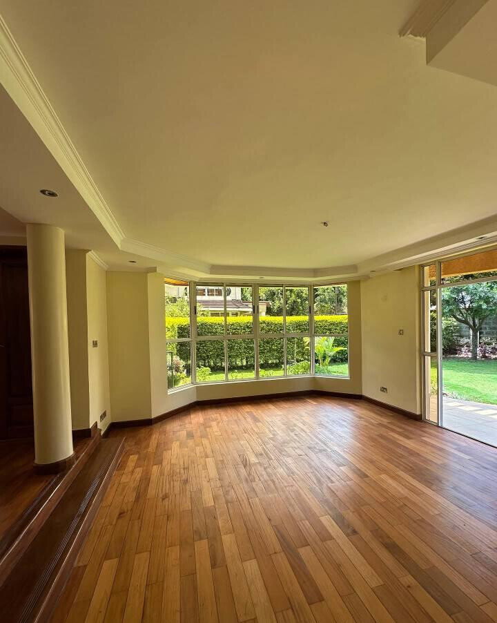 5-Ensuite Family Home with Fireplace & Garden - Lavington