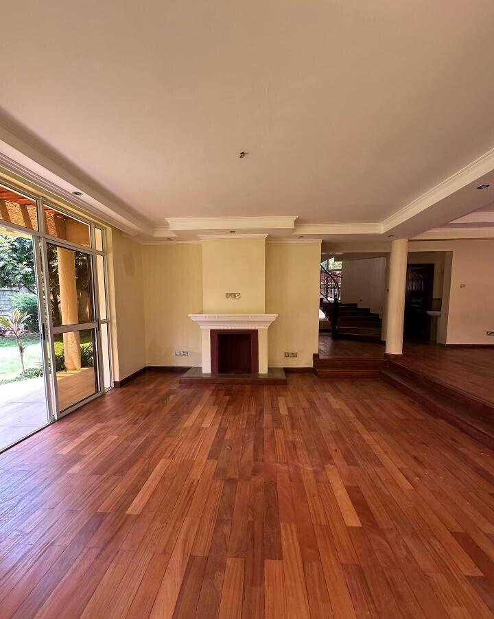 5-Ensuite Family Home with Fireplace & Garden - Lavington