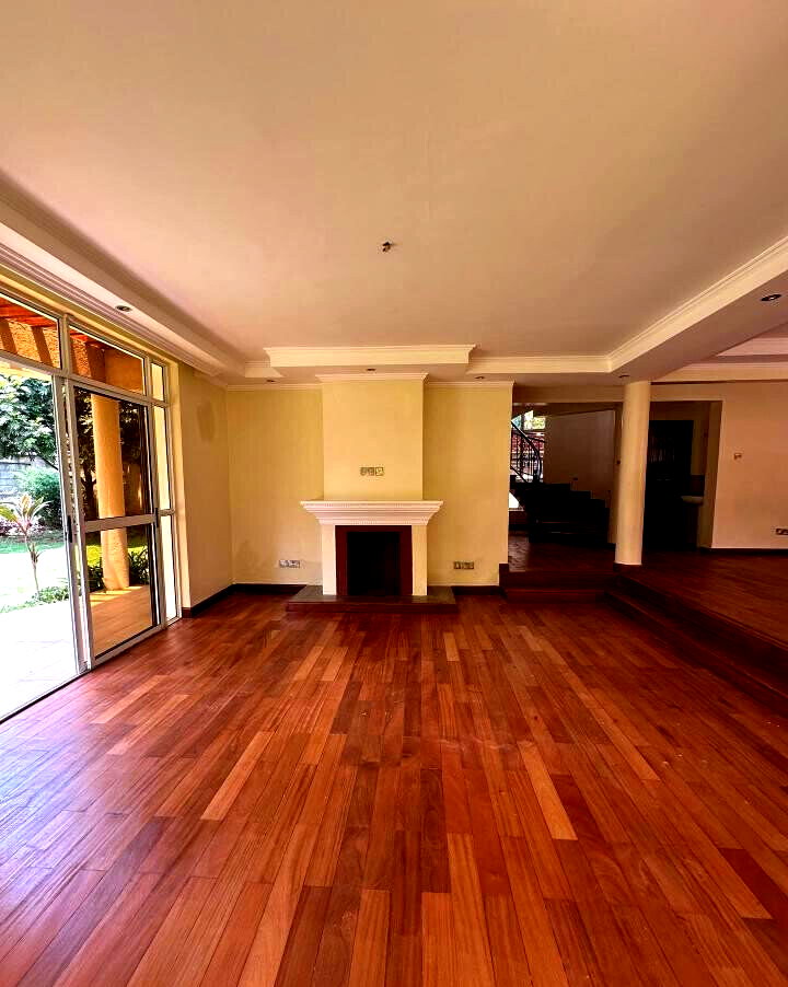5-Ensuite Family Home with Fireplace & Garden - Lavington