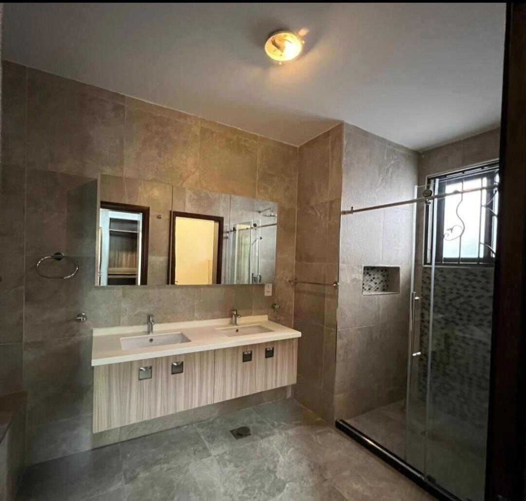 5-Ensuite Townhouse with Solar & Borehole - Lavington