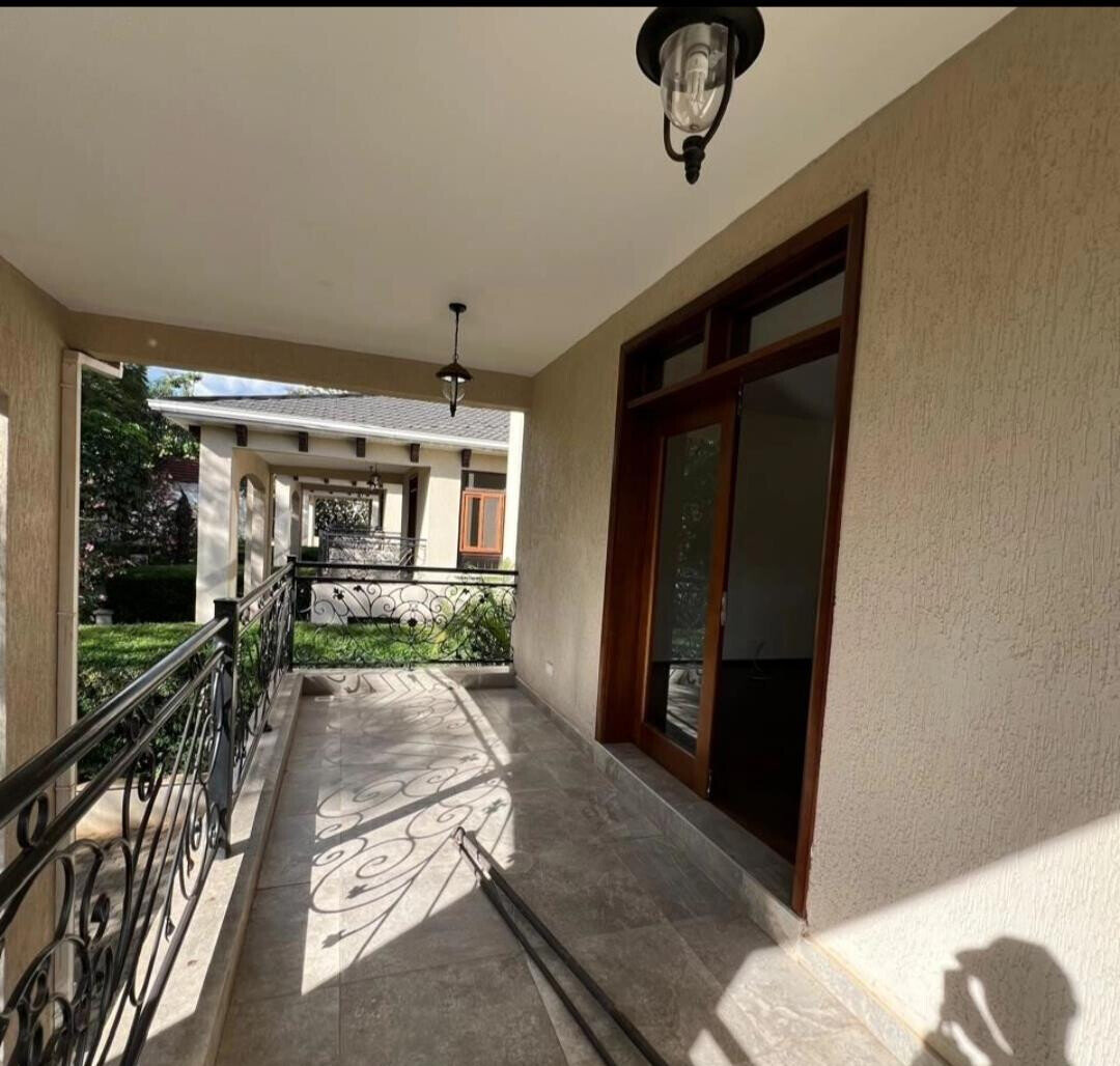 5-Ensuite Townhouse with Solar & Borehole - Lavington