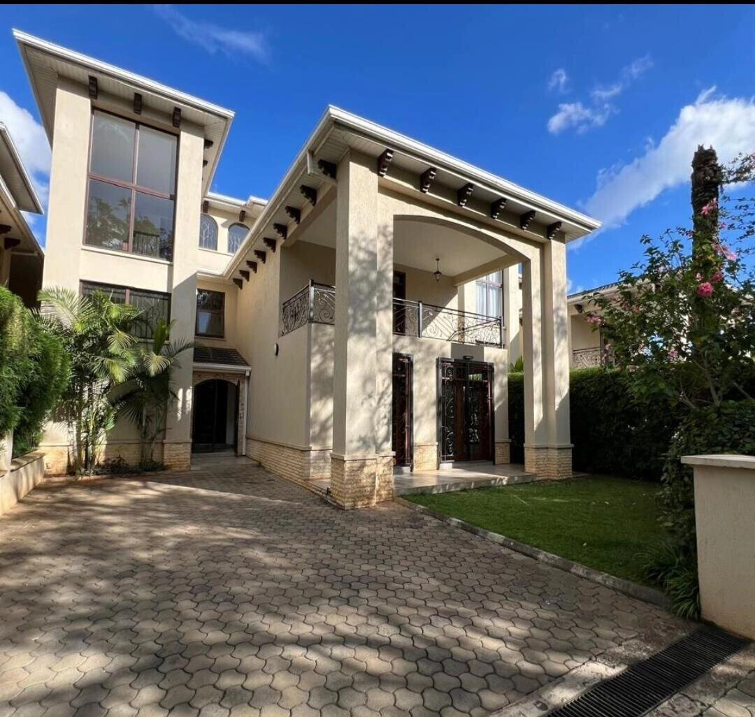 5-Ensuite Townhouse with Solar & Borehole - Lavington