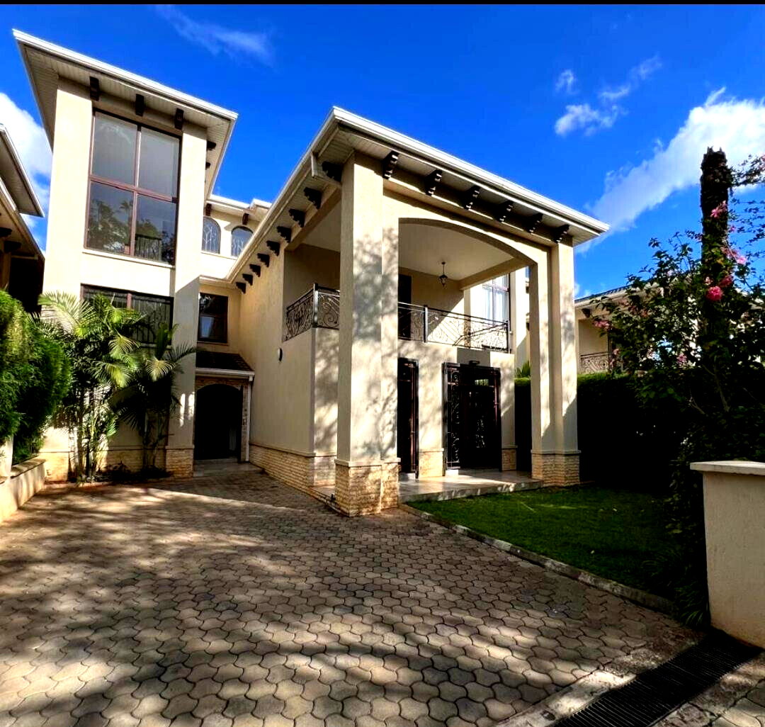 5-Ensuite Townhouse with Solar & Borehole - Lavington