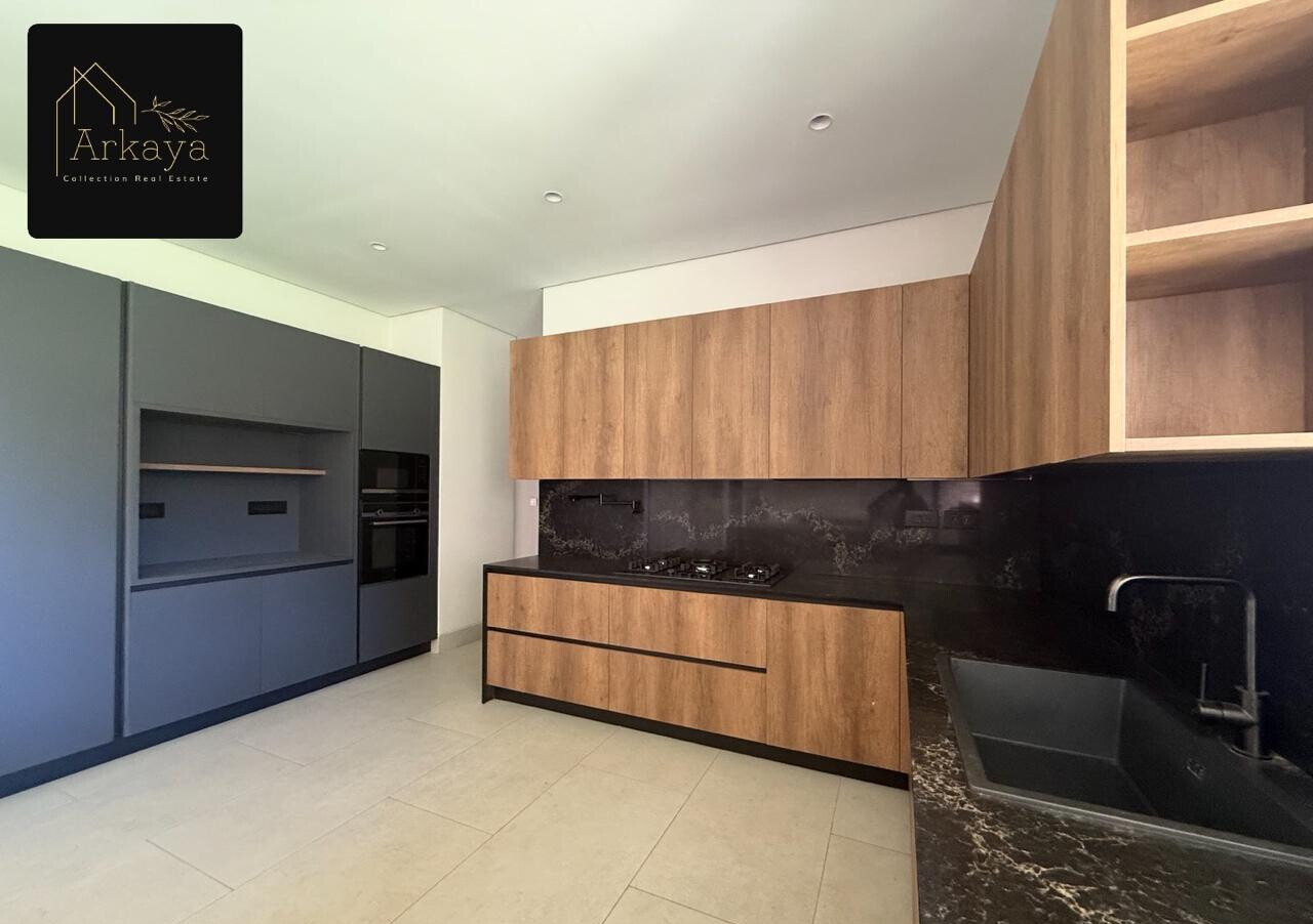 5-Ensuite Townhouse with Floating Fireplace & Dual Kitchens - Westlands