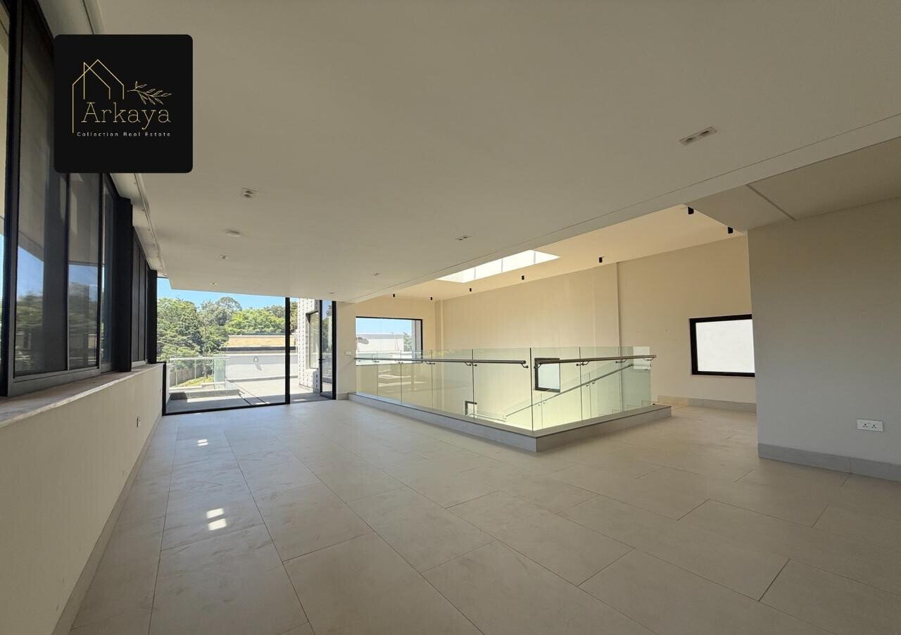 5-Ensuite Townhouse with Floating Fireplace & Dual Kitchens - Westlands