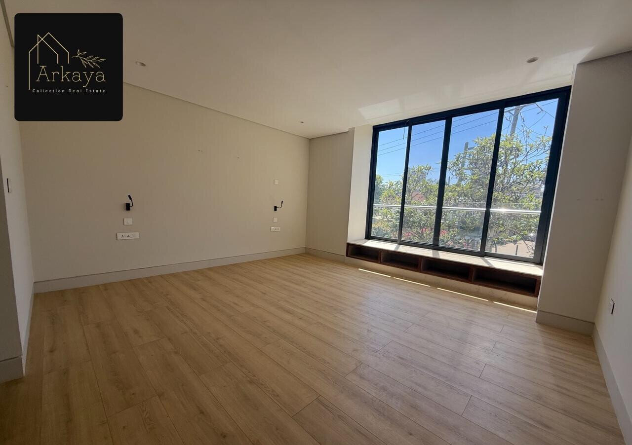 5-Ensuite Townhouse with Floating Fireplace & Dual Kitchens - Westlands