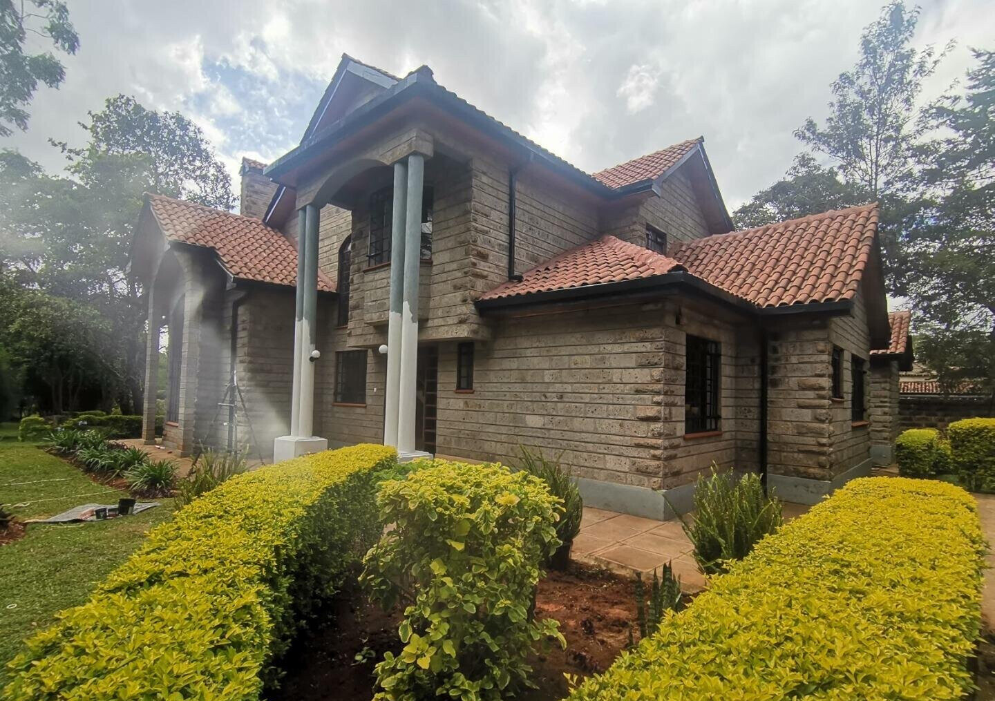 4-Ensuite Townhouse on Half-Acre with DSQ – Karen