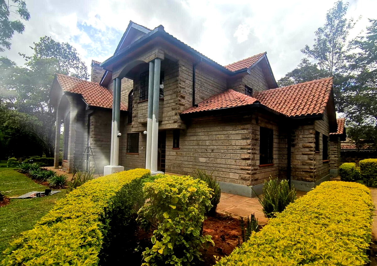 4-Ensuite Townhouse on Half-Acre with DSQ – Karen