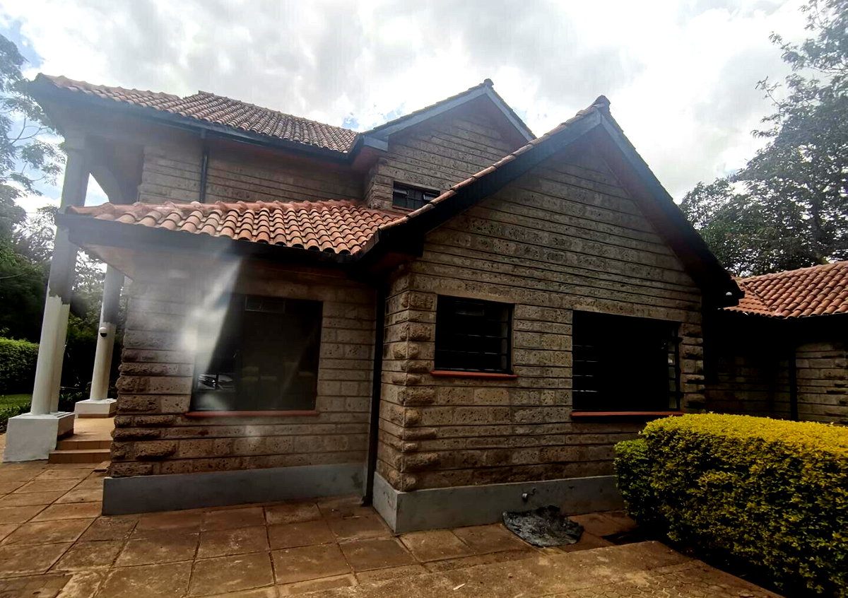 4-Ensuite Townhouse on Half-Acre with DSQ – Karen