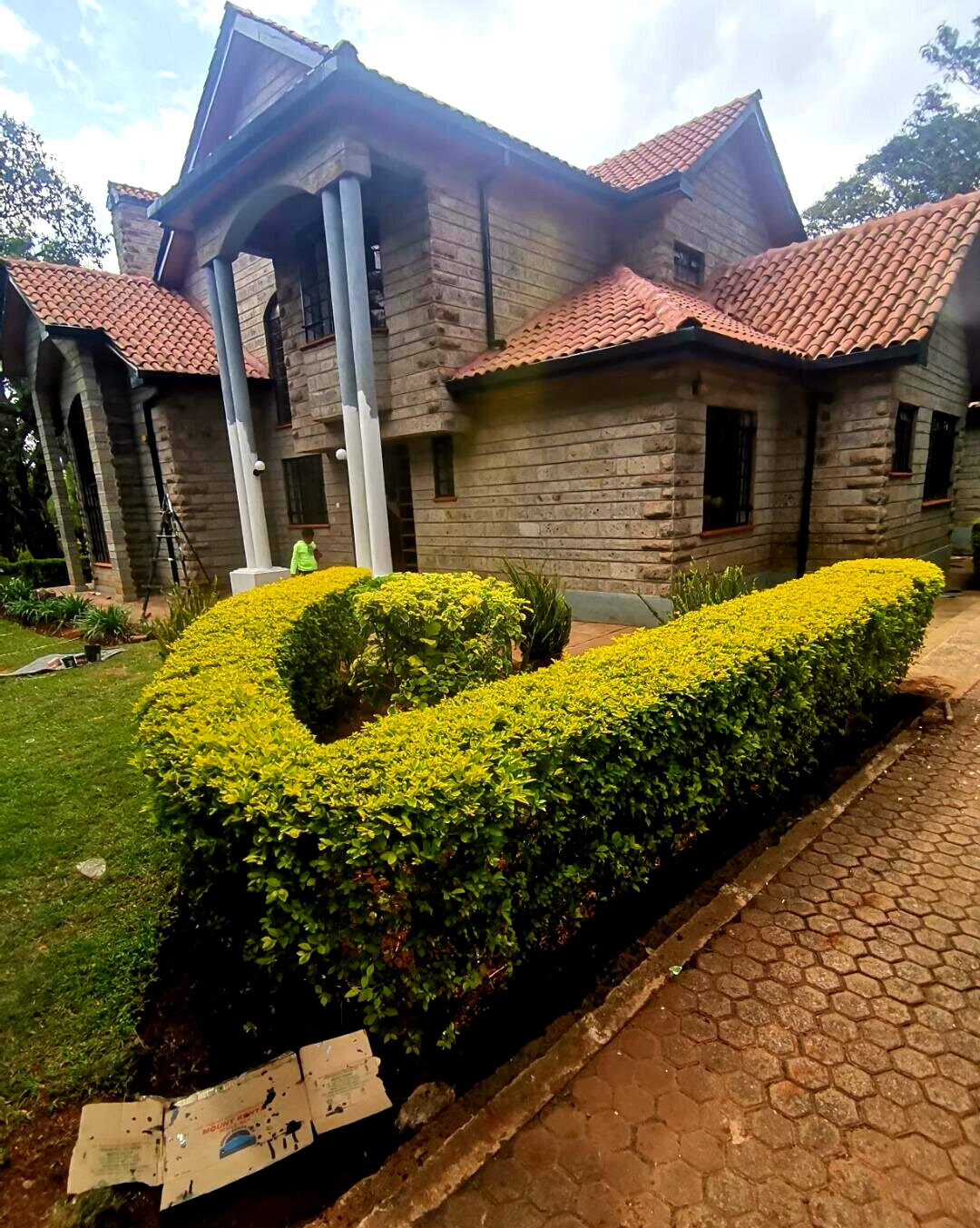 4-Ensuite Townhouse on Half-Acre with DSQ – Karen