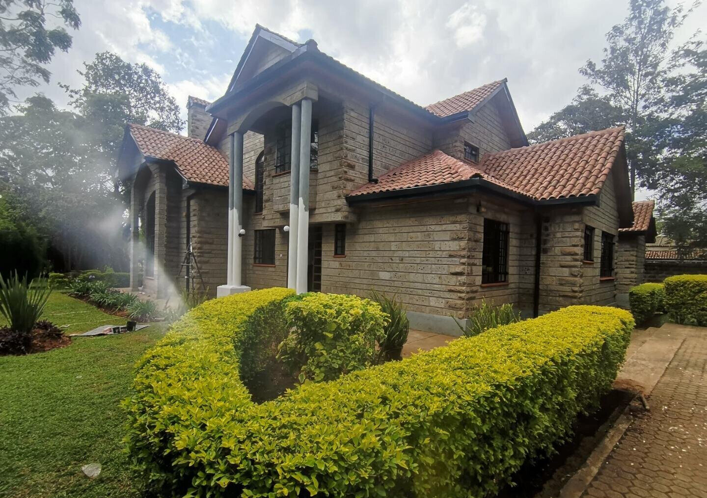 4-Ensuite Townhouse on Half-Acre with DSQ – Karen
