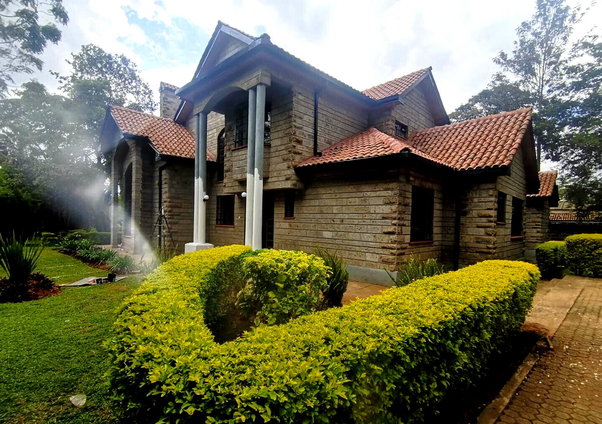 4-Ensuite Townhouse on Half-Acre with DSQ – Karen