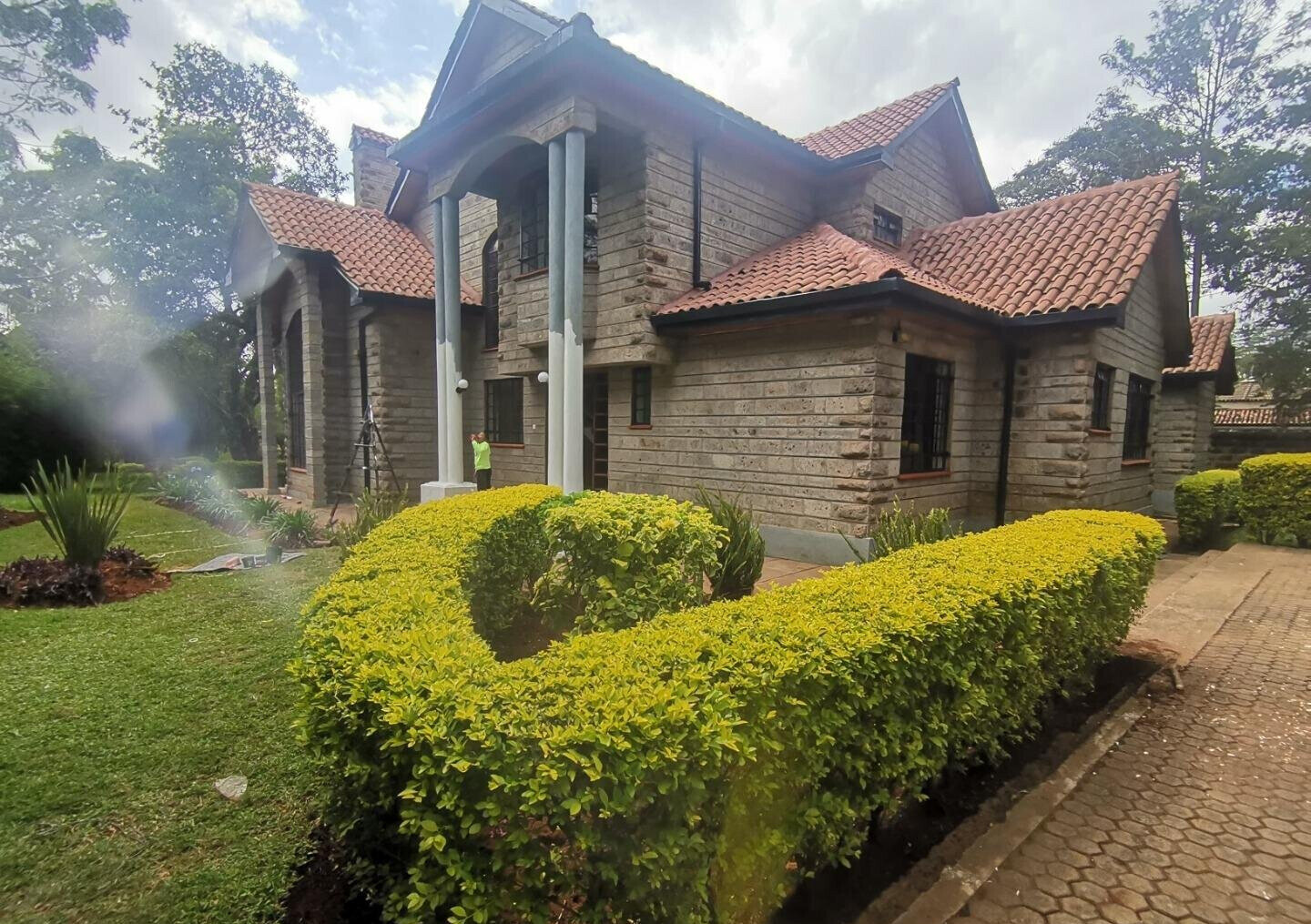 4-Ensuite Townhouse on Half-Acre with DSQ – Karen