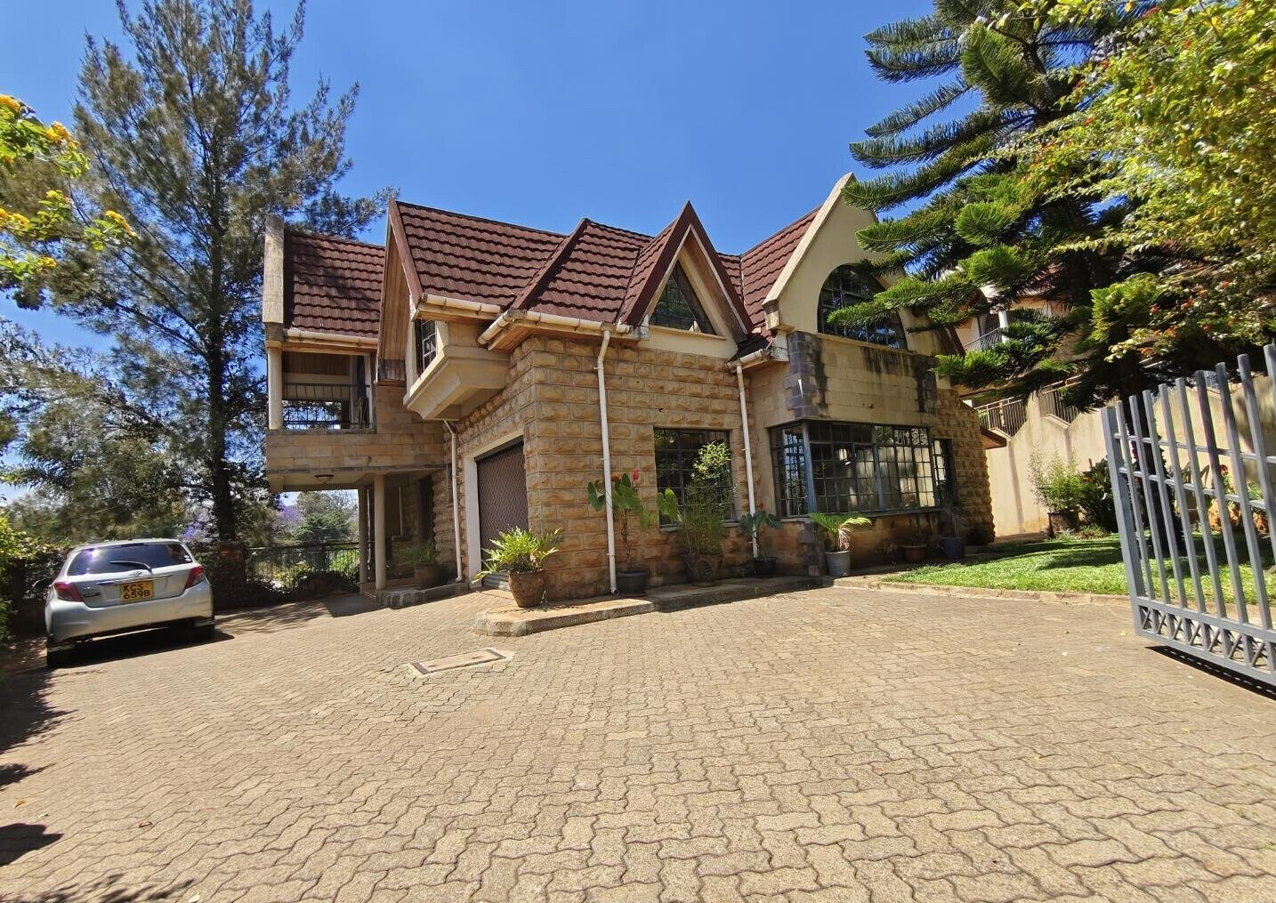 5-Ensuite Villa with Private Garden in Exclusive 4-Unit Lavington Estate