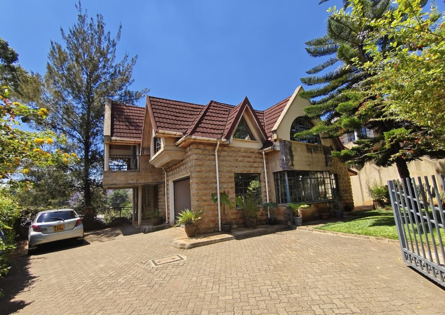 5-Ensuite Villa with Private Garden in Exclusive 4-Unit Lavington Estate