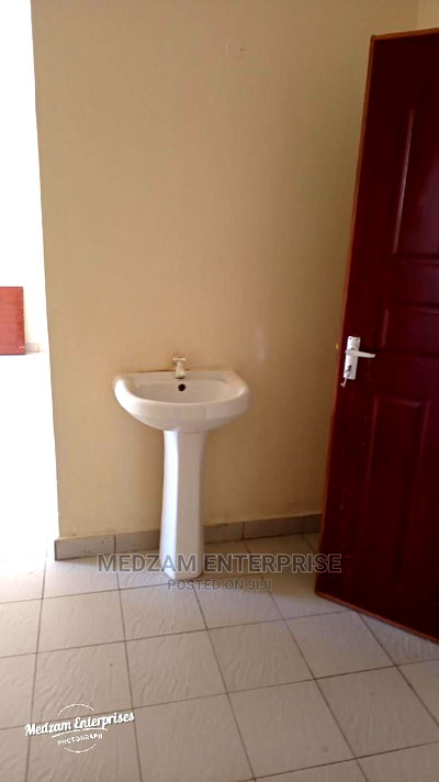 3bdrm Apartment in Kisimani, Ziwa La Ngombe for Rent - Image 10