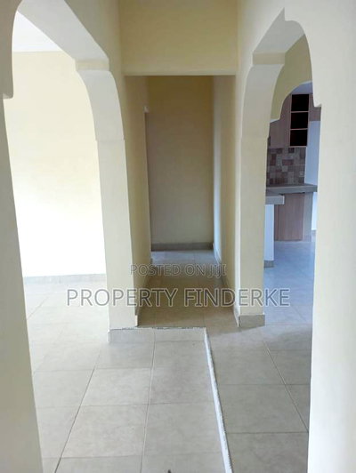 3bdrm Bungalow in Kandisi for sale - Image 5