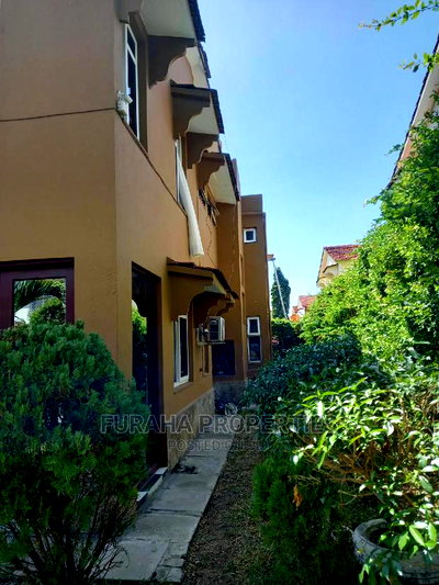 4bdrm Townhouse/Terrace in Bandari, Bombolulu for Sale - Image 2