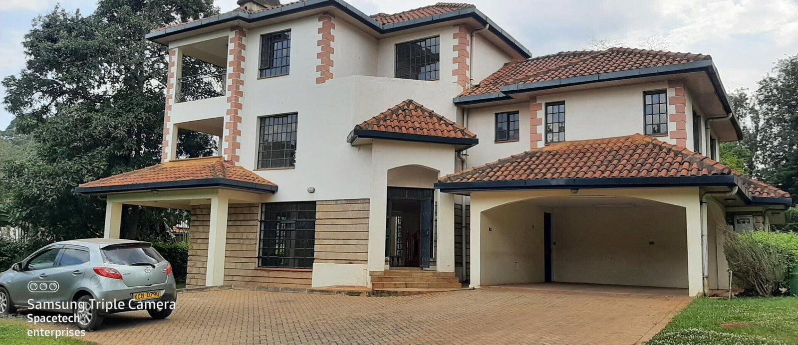 4 En-Suite Townhouse with Sunken Lounge & Pool - Kitisuru