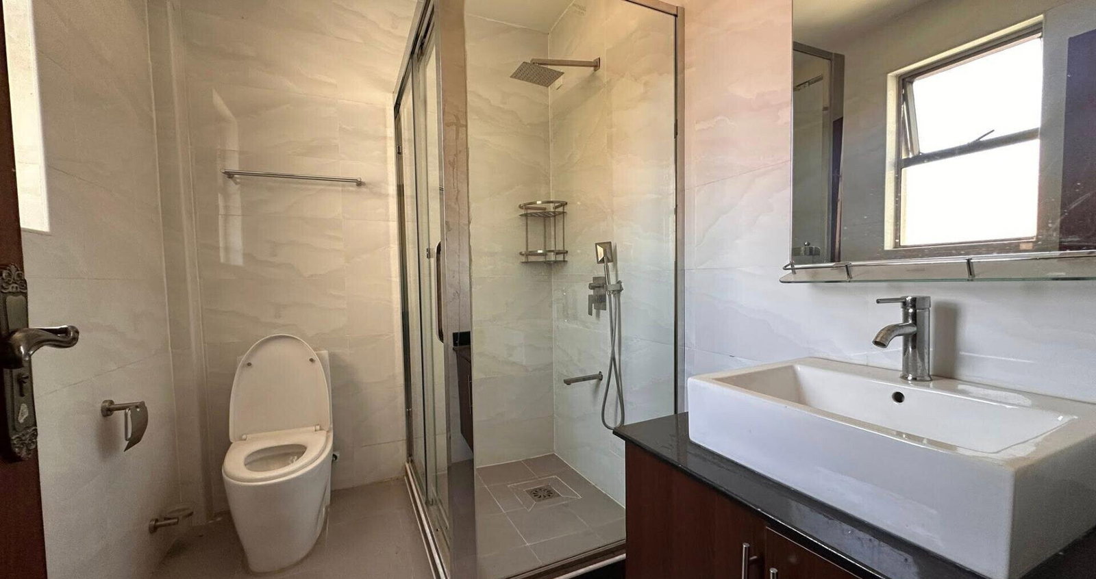 Spacious 5-Bedroom Villa with Private Backyard - Lavington