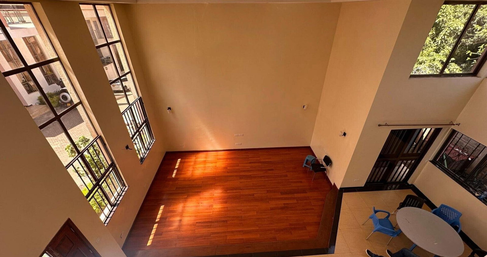 Spacious 5-Bedroom Villa with Private Backyard - Lavington