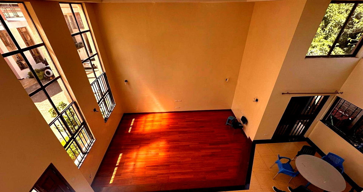 Spacious 5-Bedroom Villa with Private Backyard - Lavington
