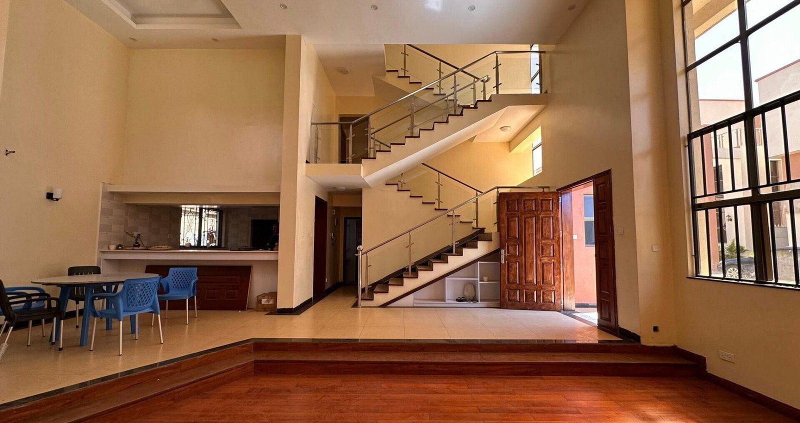 Spacious 5-Bedroom Villa with Private Backyard - Lavington