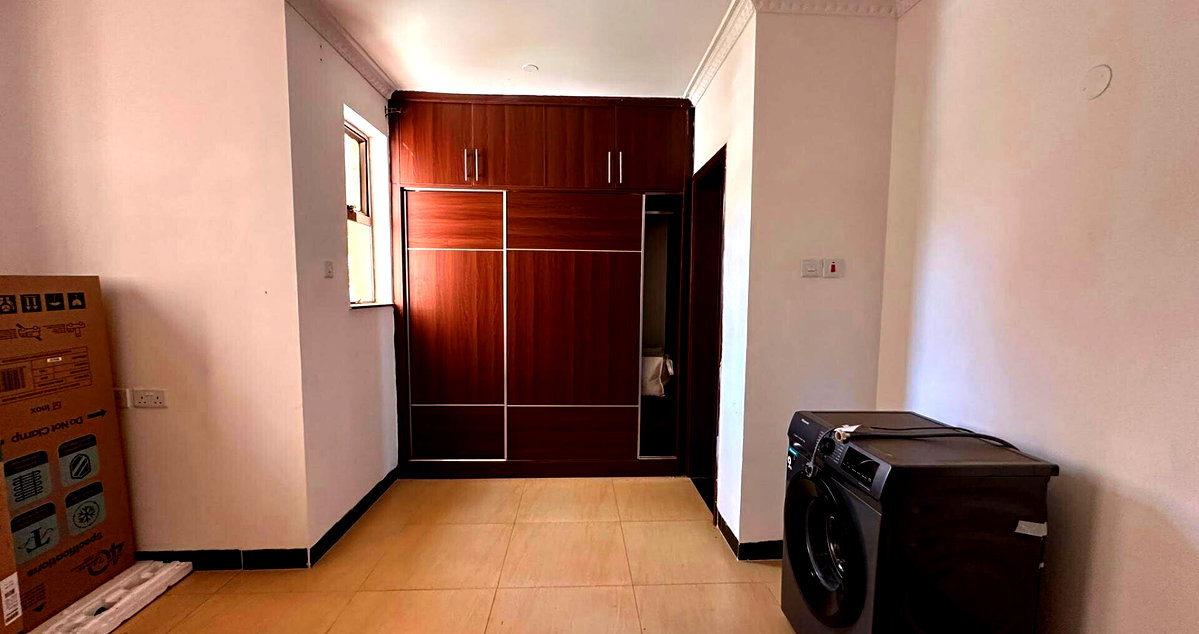 Spacious 5-Bedroom Villa with Private Backyard - Lavington