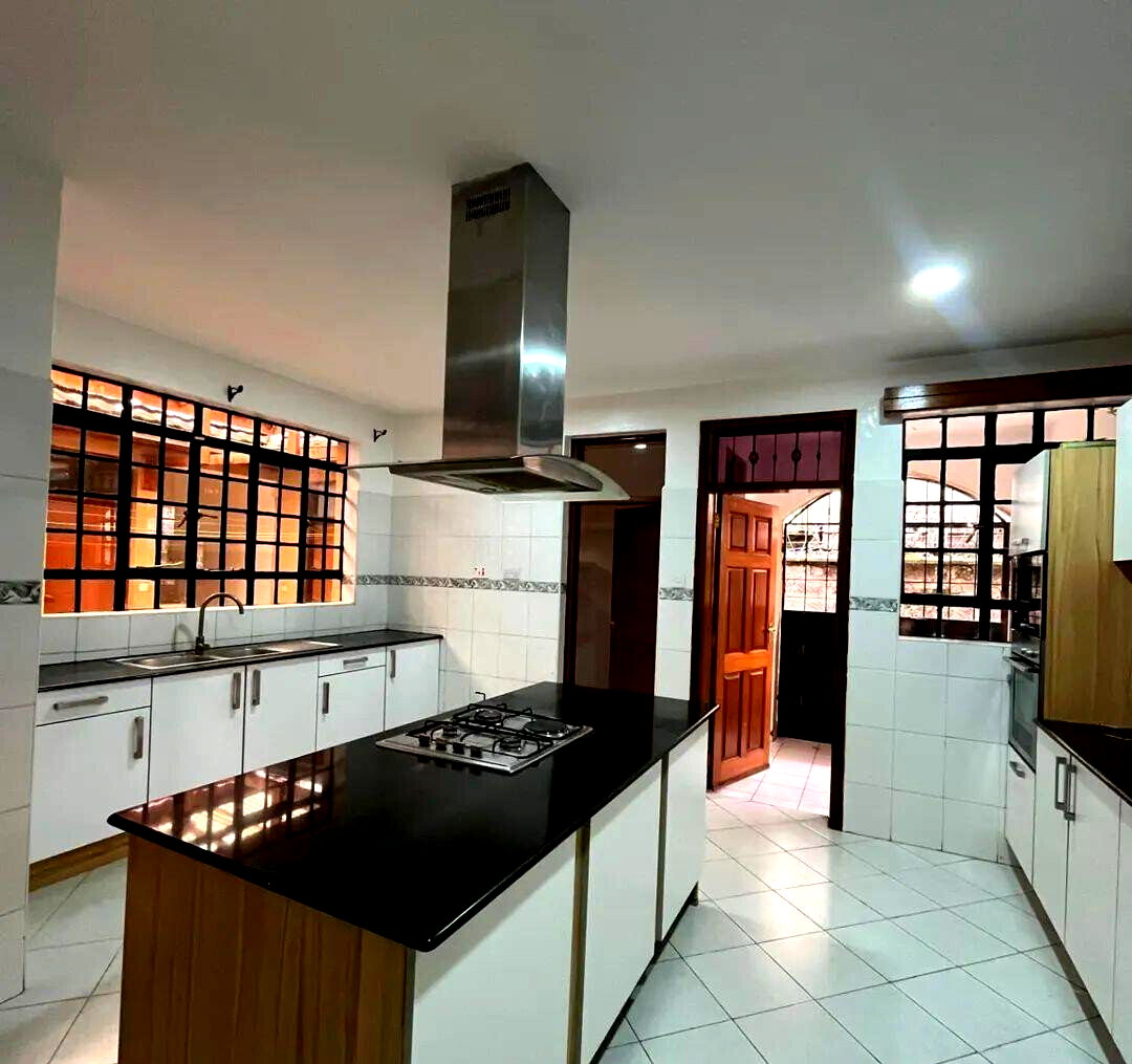 Homely 5BR Townhouse with 2 DSQs & Pet-Friendly Compound - Kileleshwa