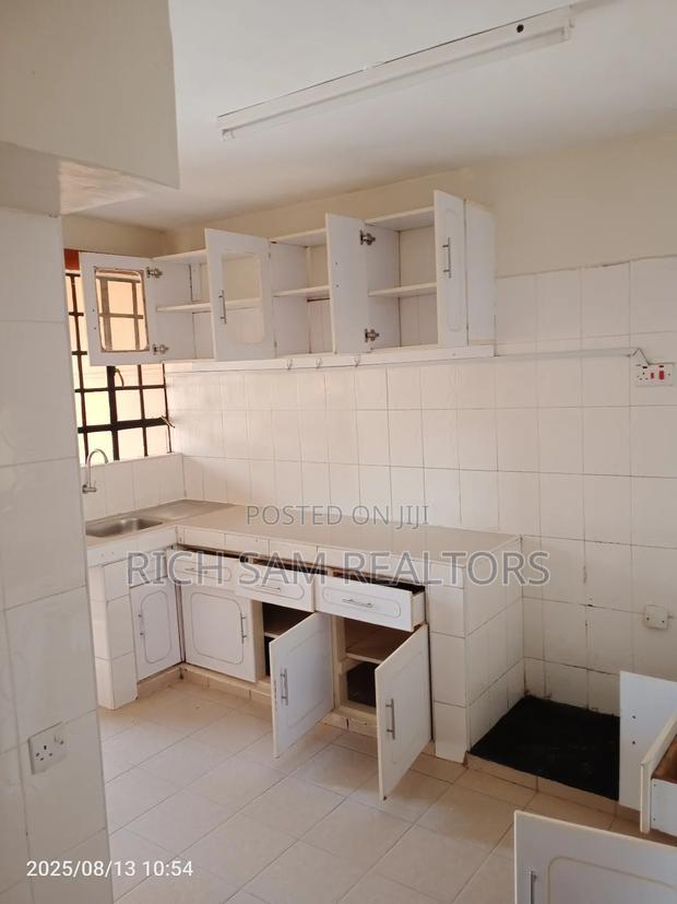 4bdrm Mansion in Blankets, Nakuru Town East for rent