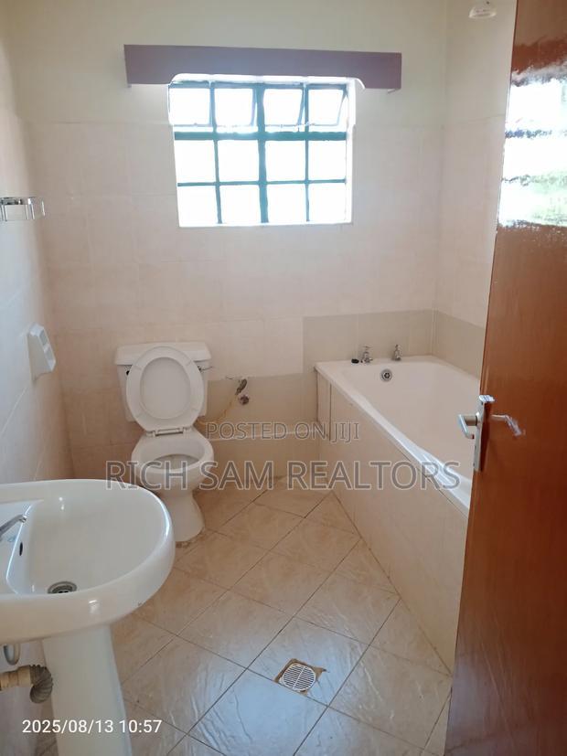 4bdrm Mansion in Blankets, Nakuru Town East for rent