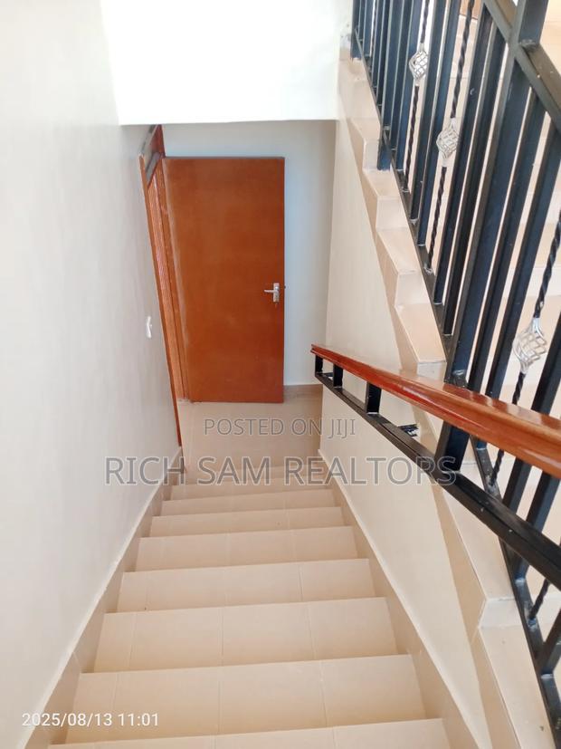 4bdrm Mansion in Blankets, Nakuru Town East for rent