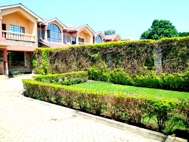 4bdrm Mansion in Blankets, Nakuru Town East for rent