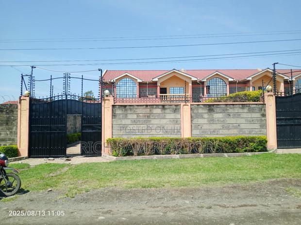 4bdrm Mansion in Blankets, Nakuru Town East for rent