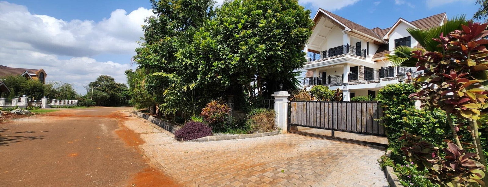 5BR All-Ensuite Villa with Jacuzzi & Golf Views - Thika Greens